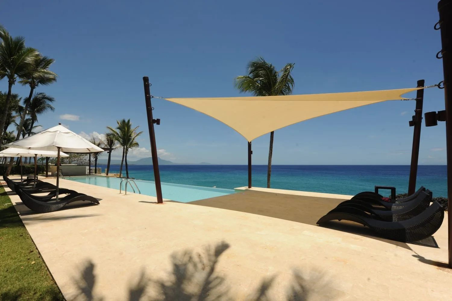 Luxury Three-Bedroom Beachfront Condo at Infiniti Blu