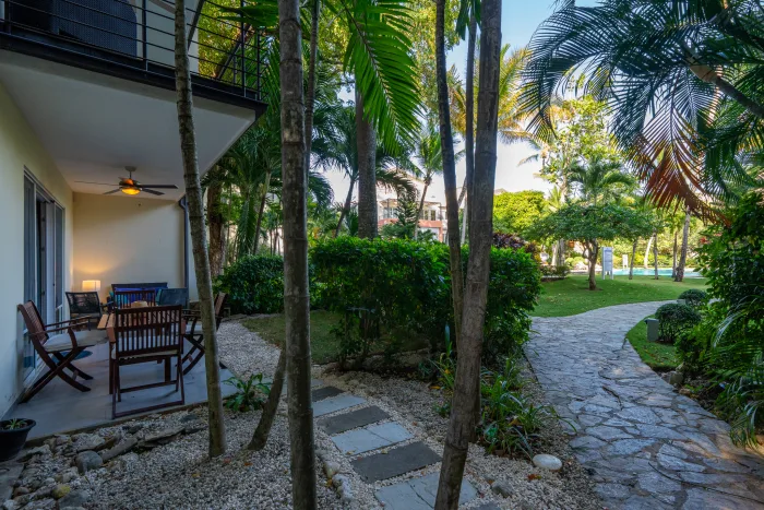 Tropical 1 Bedroom Garden Condo in Infiniti Blu
