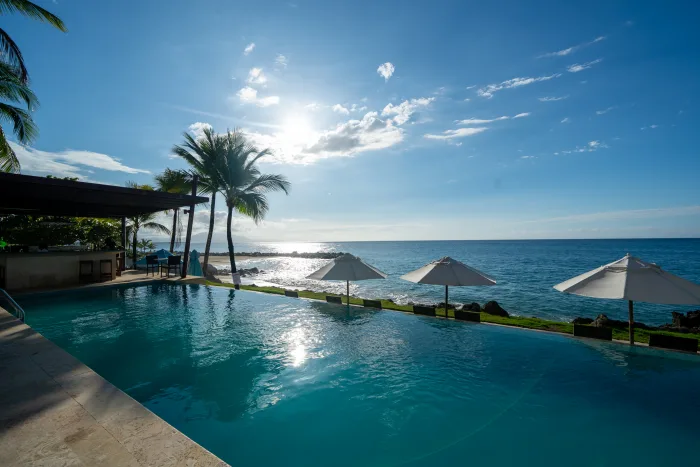 Elegant 3-Bedroom Beachfront Townhouse in Infiniti Blu
