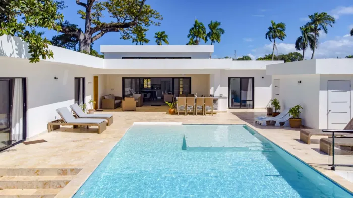 Villa Sunseeker | Custom 4-Bedroom Villa with Outdoor Bar in Casa Linda