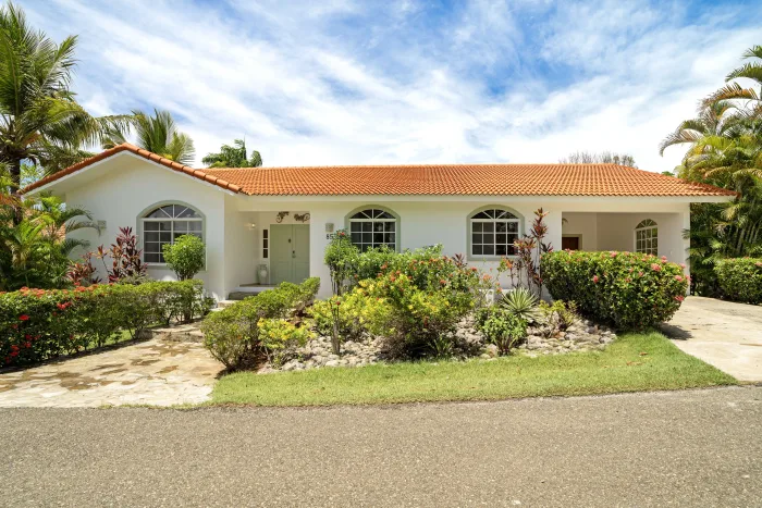 Ocean View 4-Bedroom Villa in Residencial Hispaniola