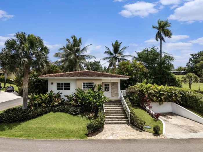 Charming 2-Bedroom Villa in Residencial Hispaniola