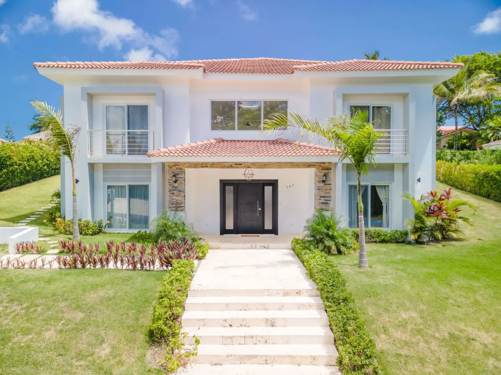 Modern 4-Bedroom Villa in Residencial Hispaniola