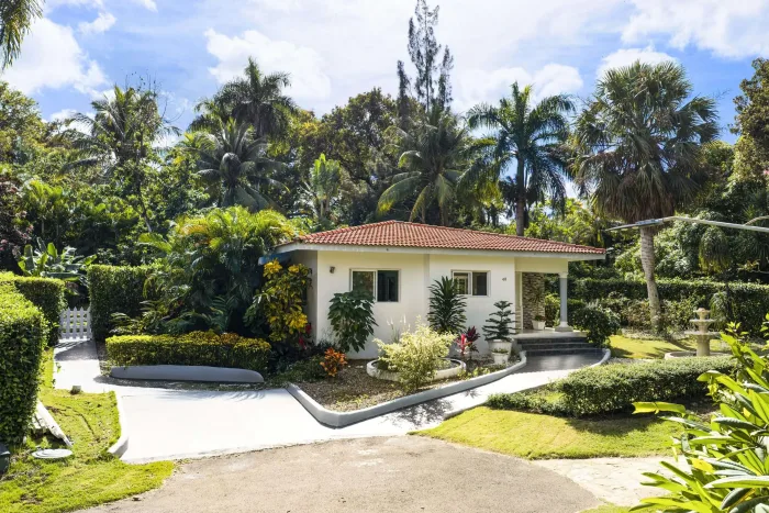 Charming 2-Bedroom Colibri Villa in Residencial Hispaniola