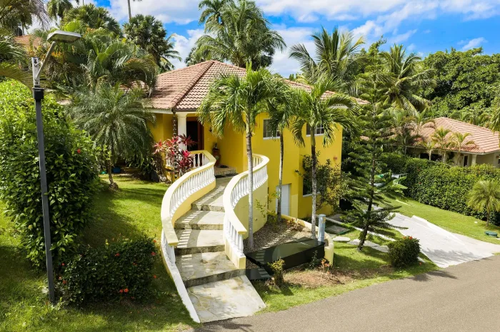 Charming 2-Bedroom Villa with Separate 1-Bedroom Apartment in Residencial Hispaniola